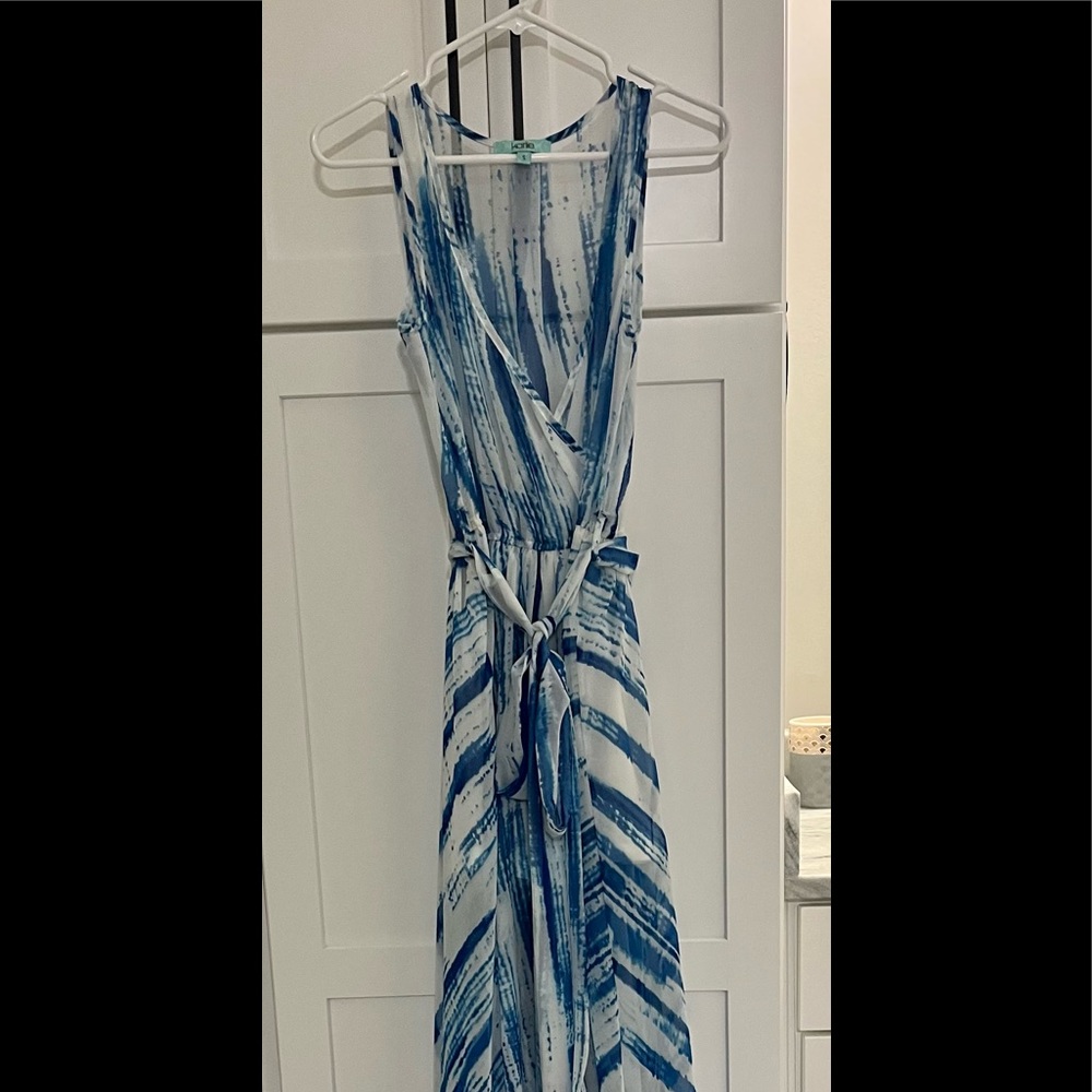 Long flowy Women’s dress NWOT